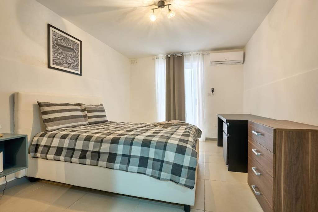 Urban Front - Walking Distance From Paceville And St George Bay Beach Is-Swieqi Exterior photo