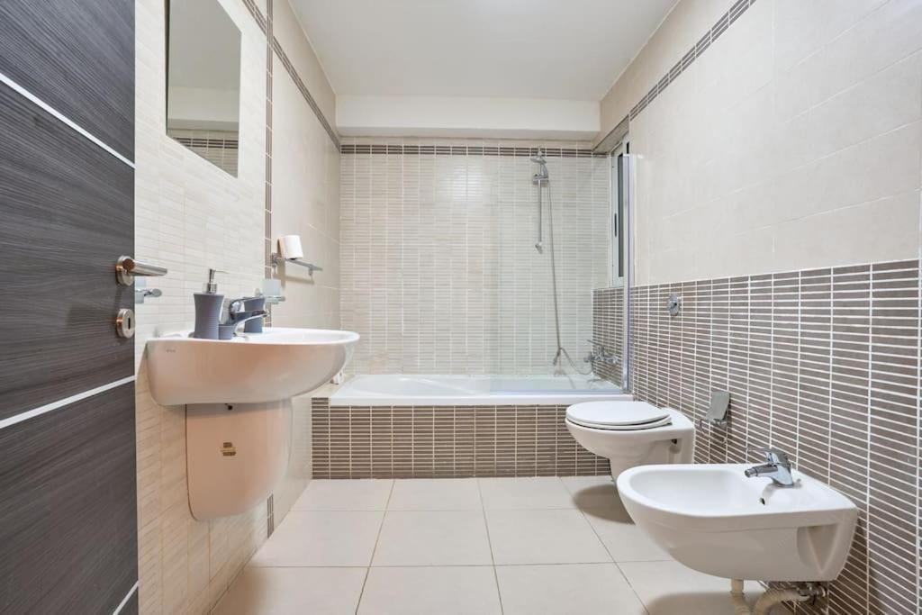 Urban Front - Walking Distance From Paceville And St George Bay Beach Is-Swieqi Exterior photo
